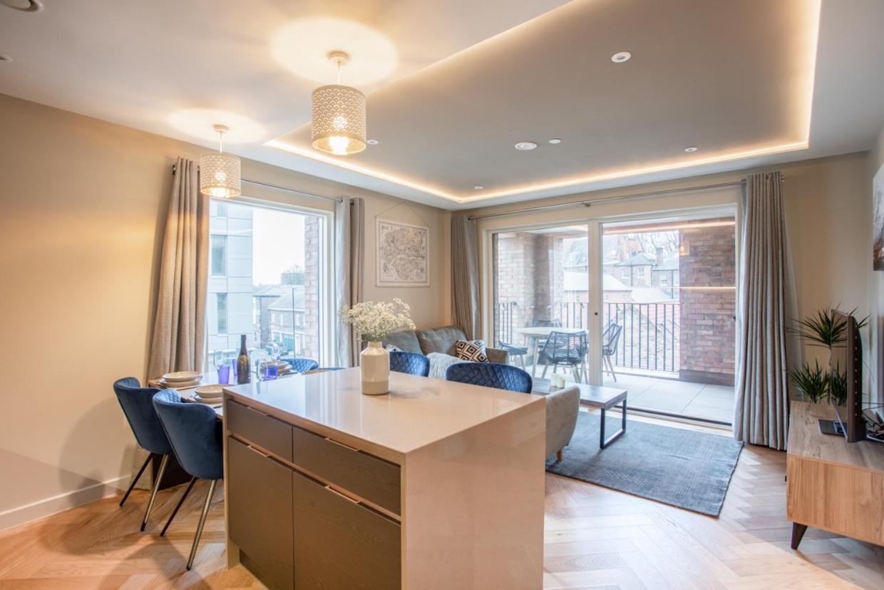 Luxury 2 Bedroom Apartment With Free Parking In The Heart Of Йорк Екстер'єр фото