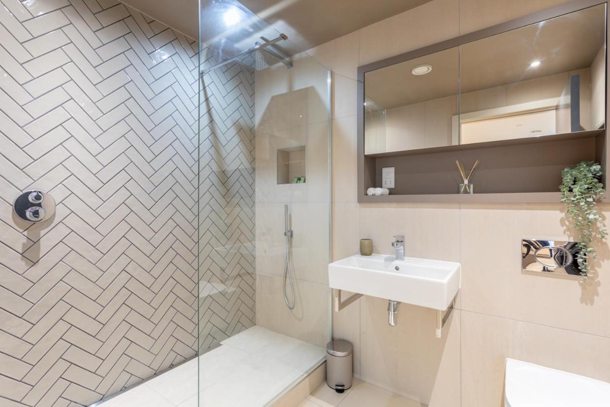 Luxury 2 Bedroom Apartment With Free Parking In The Heart Of Йорк Екстер'єр фото