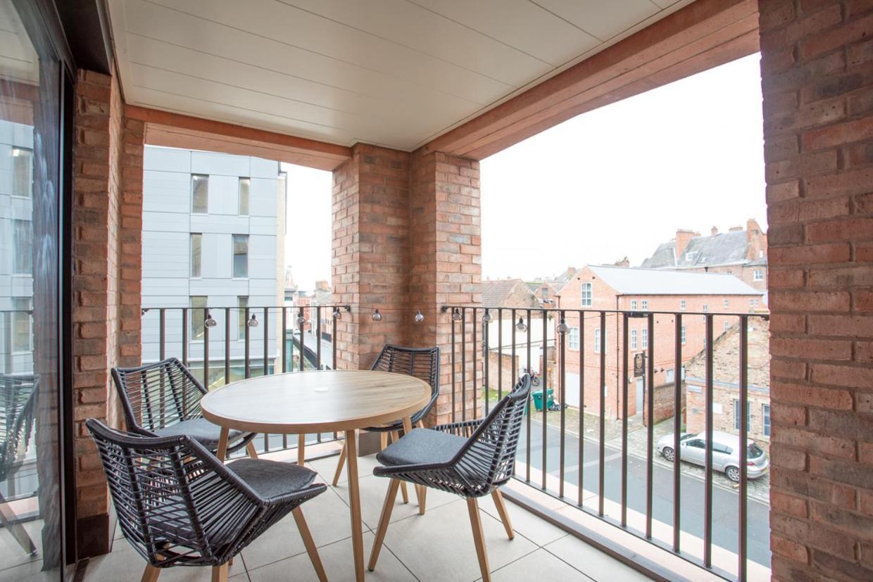 Luxury 2 Bedroom Apartment With Free Parking In The Heart Of Йорк Екстер'єр фото