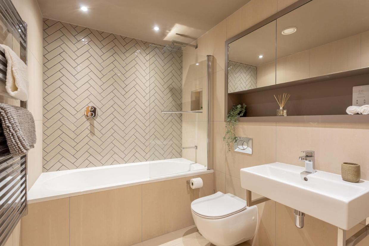 Luxury 2 Bedroom Apartment With Free Parking In The Heart Of Йорк Екстер'єр фото