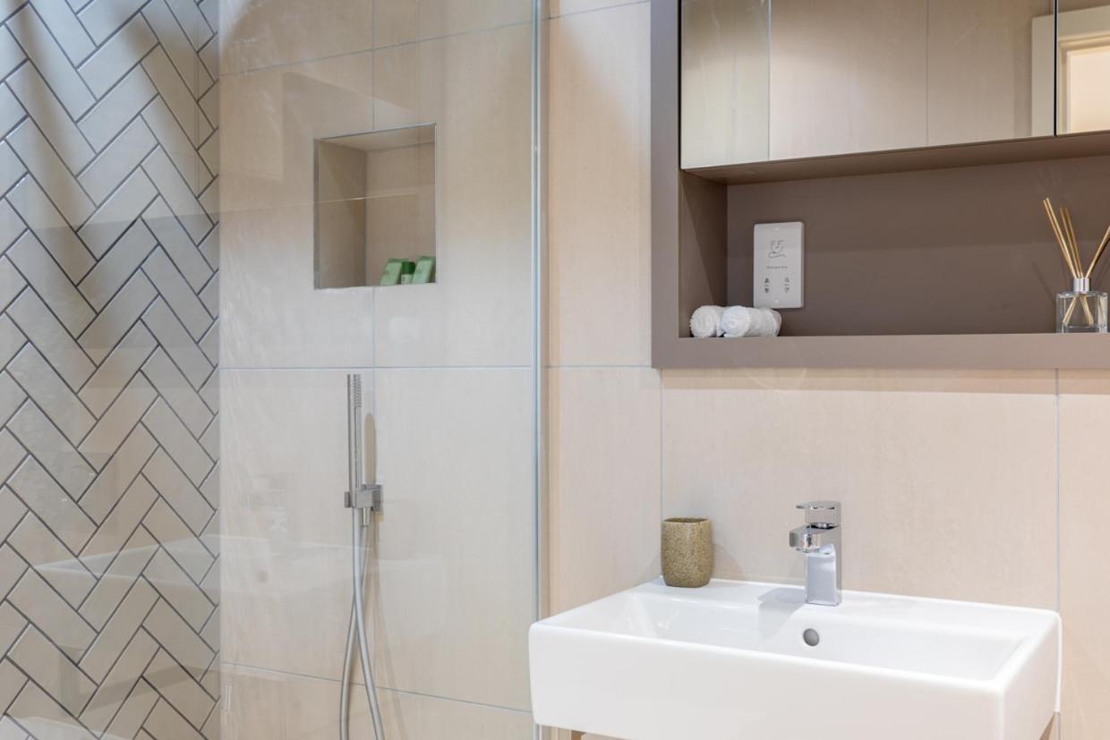 Luxury 2 Bedroom Apartment With Free Parking In The Heart Of Йорк Екстер'єр фото