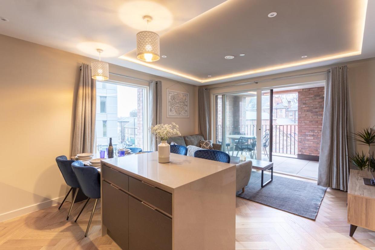 Luxury 2 Bedroom Apartment With Free Parking In The Heart Of Йорк Екстер'єр фото