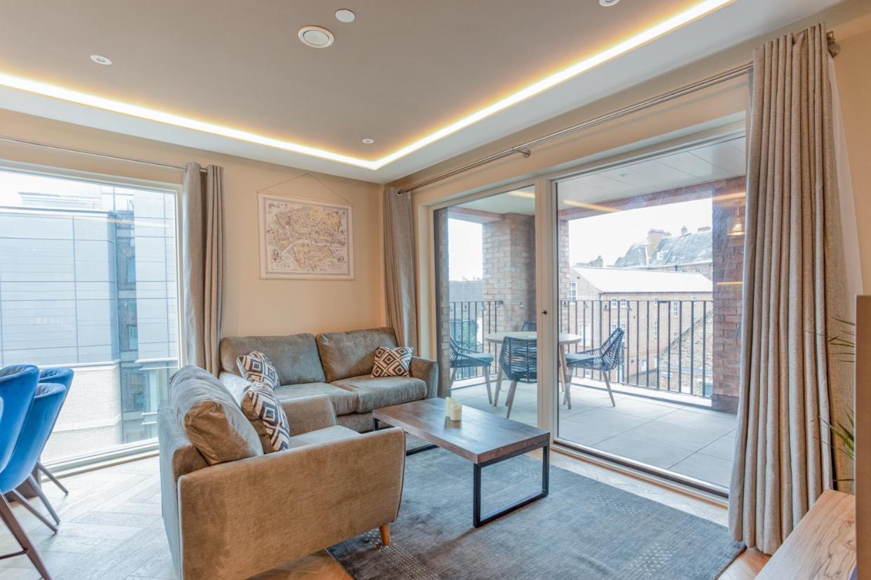 Luxury 2 Bedroom Apartment With Free Parking In The Heart Of Йорк Екстер'єр фото
