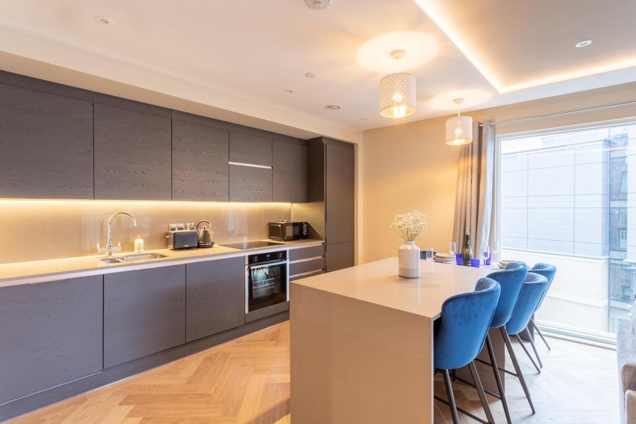 Luxury 2 Bedroom Apartment With Free Parking In The Heart Of Йорк Екстер'єр фото